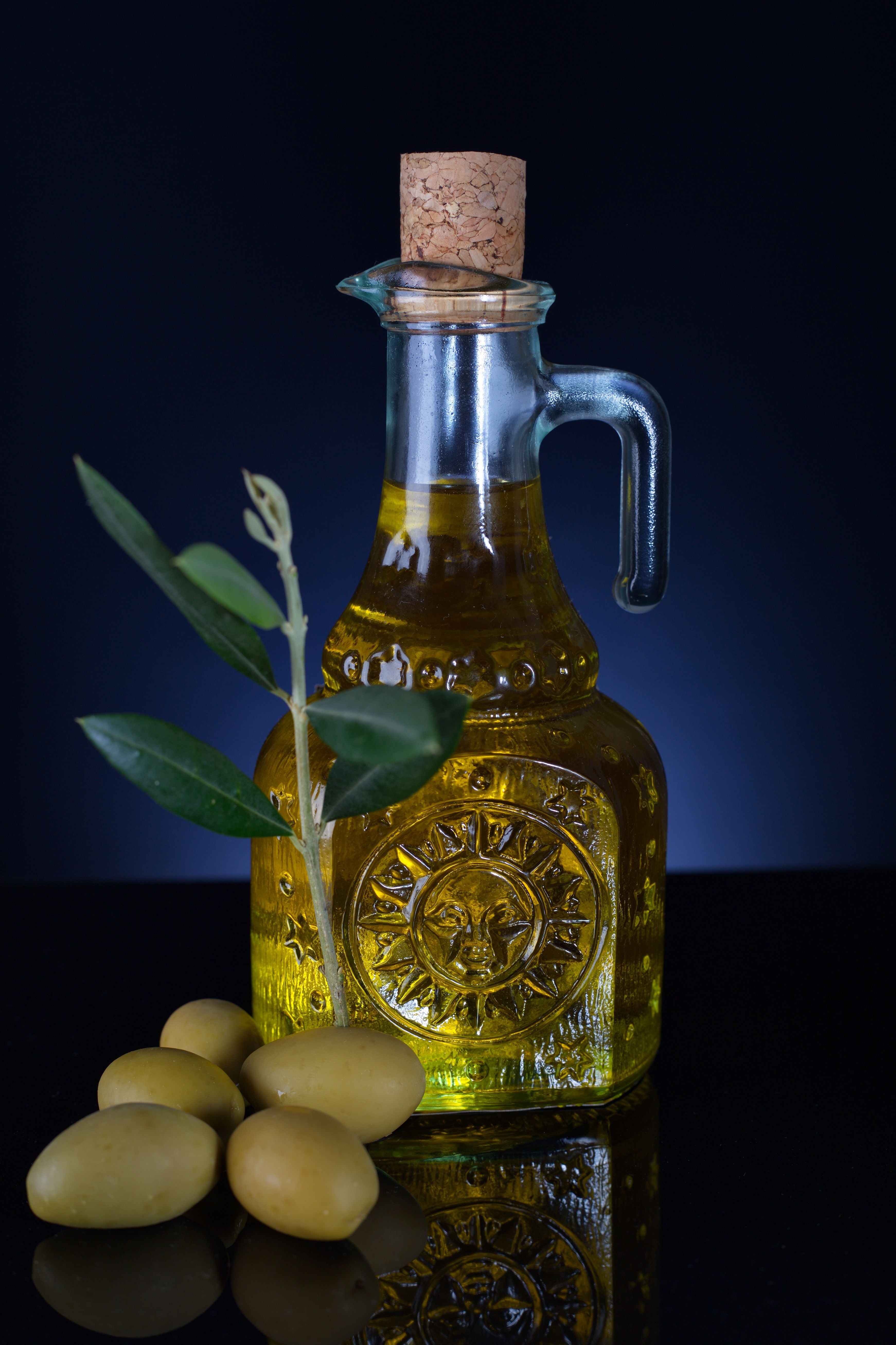 Huile d'olive premium d'oliviers séculaires — image d'illustration
