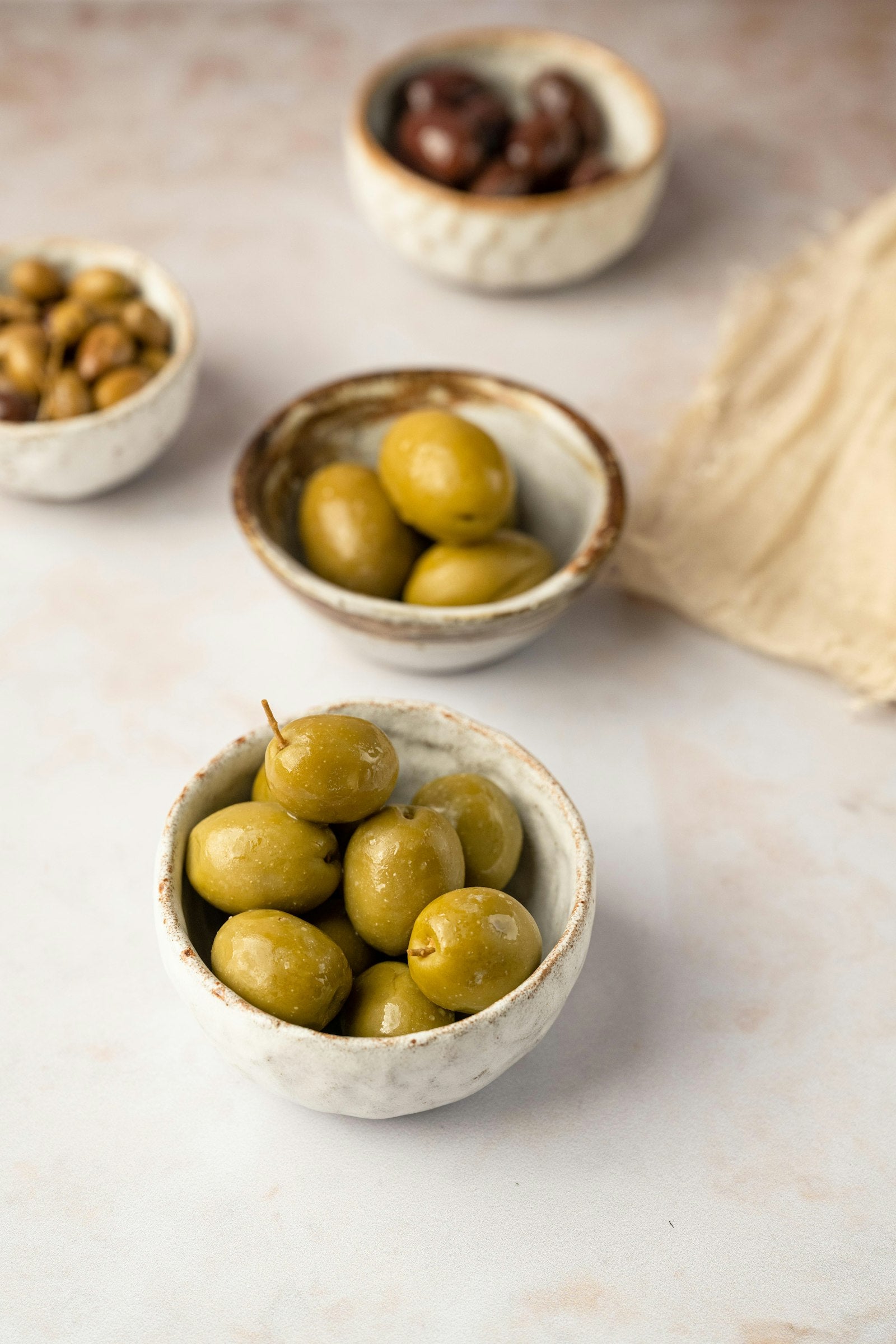Assortiment d'olives de table — image d'illustration